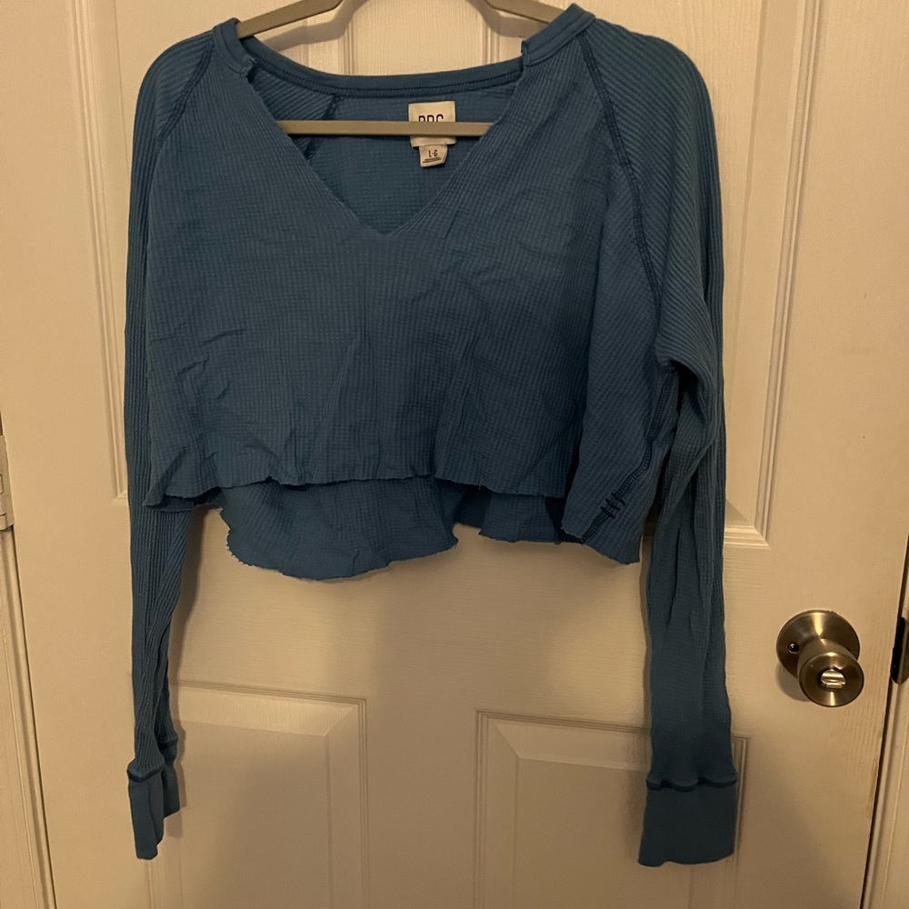 urban outfitters blue cropped vneck longsleeve